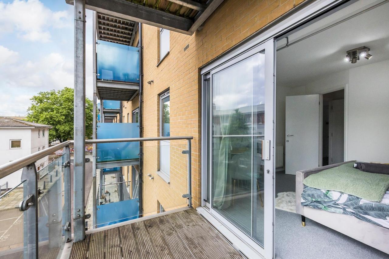 Bow Wharf Apartments London Exteriör bild